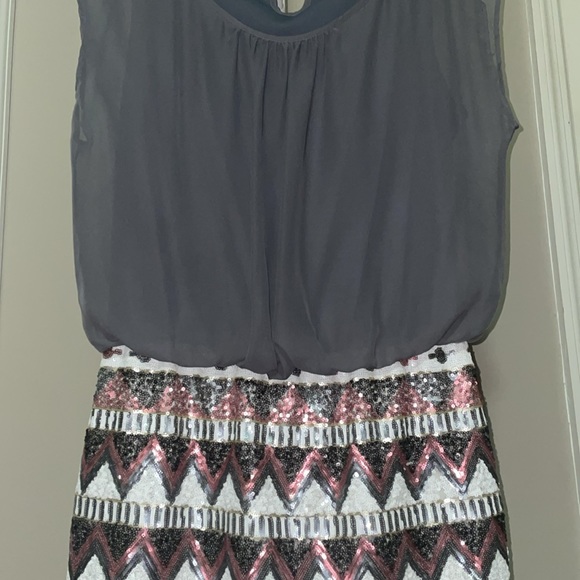 Sequin pattern skirt, with gray sleeveless soft top attacked! One piece! - Picture 4 of 5